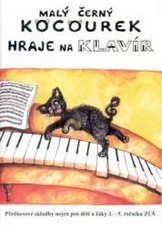 Malý černý kocourek hraje na klavír